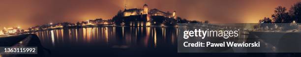 panoramic view of wisla river in krakow - wawel castle stock pictures, royalty-free photos & images