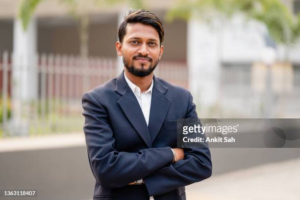portrait of young businessman - indian wedding stockfoto's en -beelden
