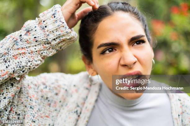 young latino woman making a face looking uncertain, confused, perplexed, wtf - confused stock-fotos und bilder