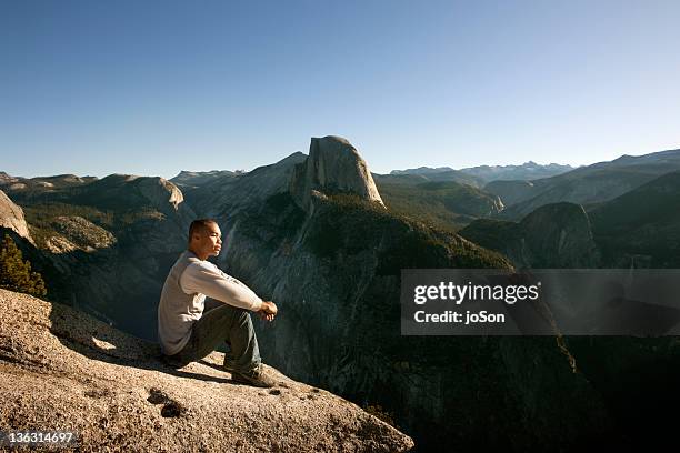 man sit glacier point, haft dome in backroung - yosemite stock-fotos und bilder