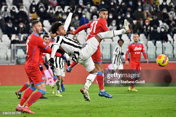 Weston McKennie of Juventus fails to shoot on goal during the Serie A match between Juventus and SSC Napoli at Allianz Stadium on January 06, 2022 in...