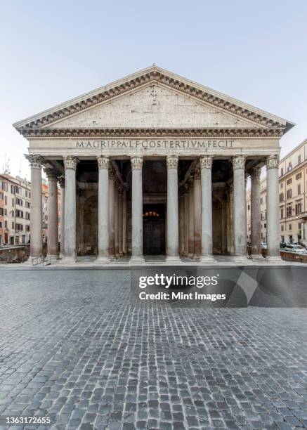 the pantheon, a former roman temple and since the year 609 a catholic church, columns and pediment, - frontão triangular imagens e fotografias de stock