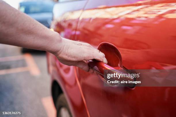 woman hand opening a car door. - opening car door stock pictures, royalty-free photos & images