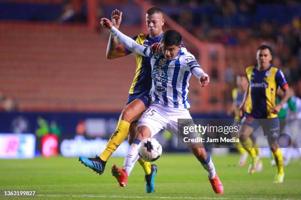 Leonardo Coelho of San Luis fights for the ball with Bryan Gonzalez of Pachuca during the 1st round match between Atletico San Luis and Pachuca as...