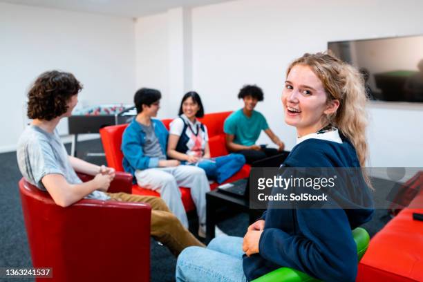 sitting with flatmates - college dorm stock pictures, royalty-free photos & images