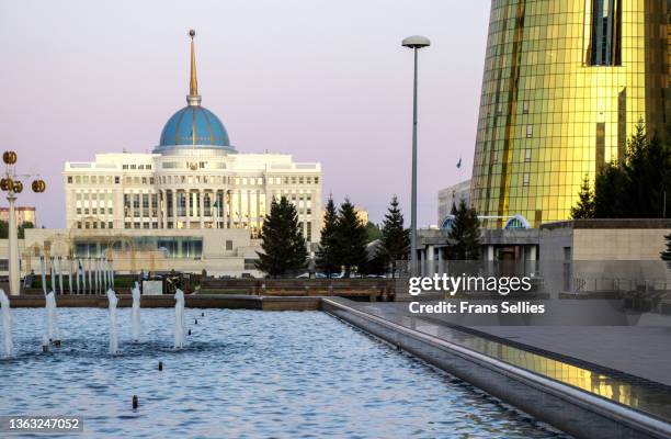 the ak orda presidential palace, nur sultan, kazakhstan - astana stockfoto's en -beelden