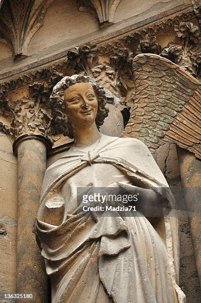 ángel de reims - reims cathedral fotografías e imágenes de stock