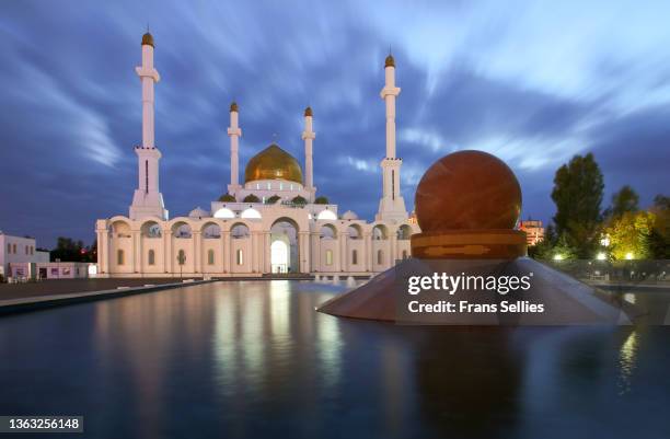 nur astana mosque in the evening in nur sultan, kazakhstan - ヌルスルタン ストックフォトと画像