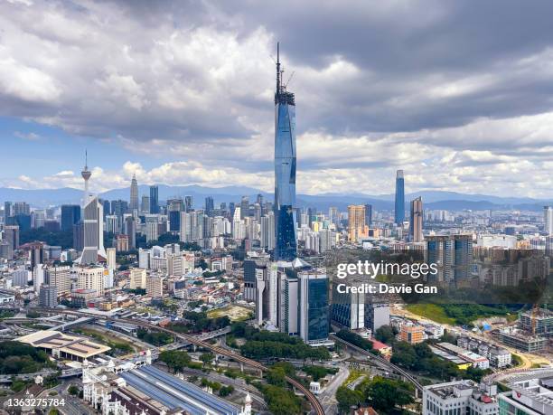 merdeka 118 tower - 2022 - turm menara kuala lumpur stock-fotos und bilder