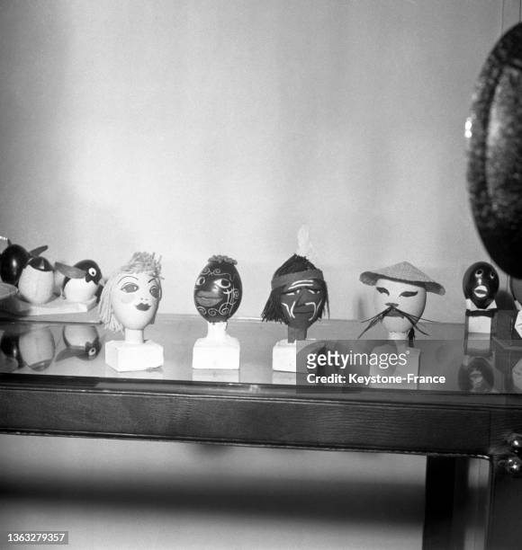 Exposition "L'oeuf et nous" présentant des créations d'oeufs de pâques de tous les pays, le 01 avril 1952.