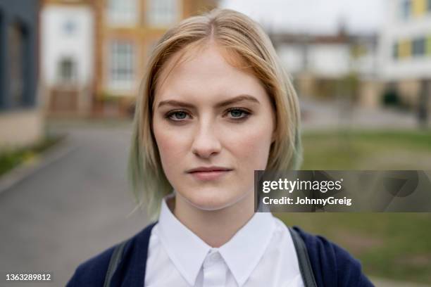 headshot of 16 year old schoolgirl standing outdoors - 16 year old blonde girl stockfoto's en -beelden