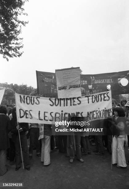 Manifestation contre la répression vis à vis des homosexuels et des lesbiennes à Paris le 25 juin 1977