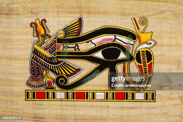 horus eye tattoo tatuaje estrellas mejor estudio tatuajes sevilla numero uno best tattoo shop sevilla fineline dotwork traditional linea fina realismo tradicional