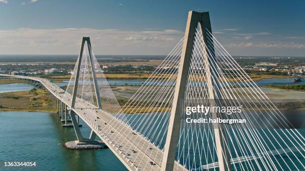 drone shot of cooper river bridge in charleston, sc - charleston carolina do sul imagens e fotografias de stock