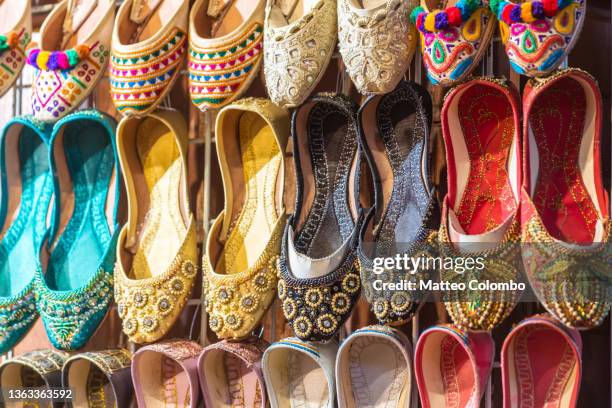 shoes for sale at local souk, dubai, uae - arabian peninsula fotografías e imágenes de stock