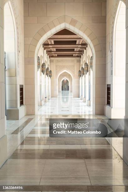 walkway inside sultan al qaboos grand mosque, oman - maskat stock pictures, royalty-free photos & images