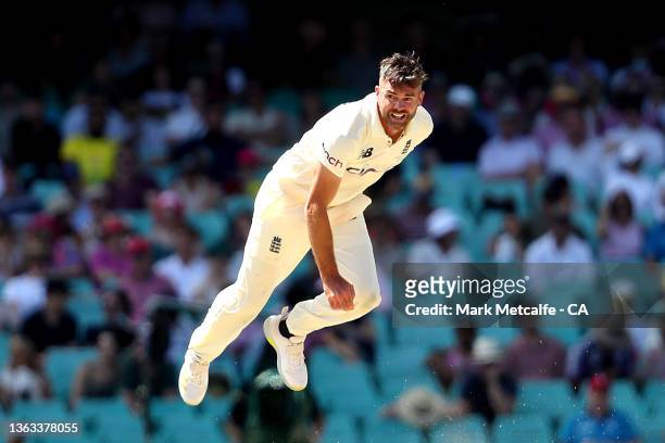 James Anderson of England bowls during day four of the Fourth Test Match in the Ashes series between Australia and England at Sydney Cricket Ground...