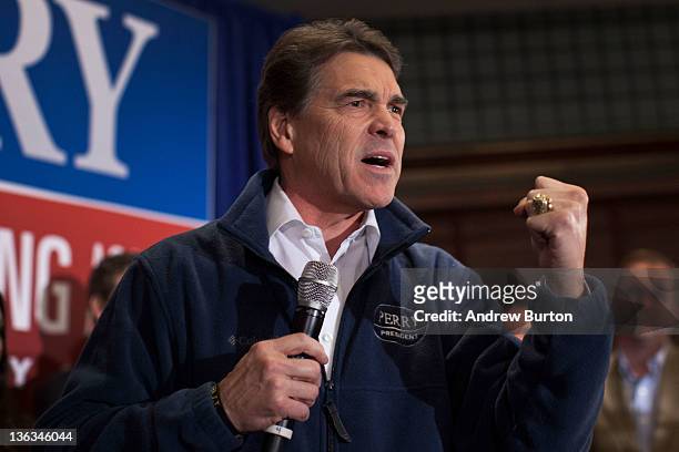 Texas Governor and Republican presidential candidate Rick Perry speaks at the Hotel Pattee on January 2, 2012 in Perry, Iowa. The GOP presidential...