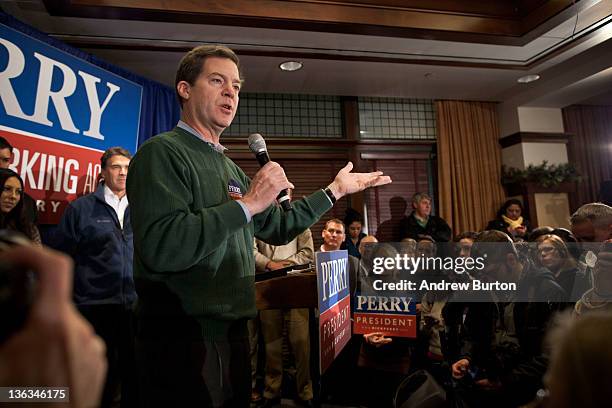 Kansas Governor Sam Brownback gives a speech supporting Texas Governor and Republican presidential candidate Rick Perry at the Hotel Pattee on...