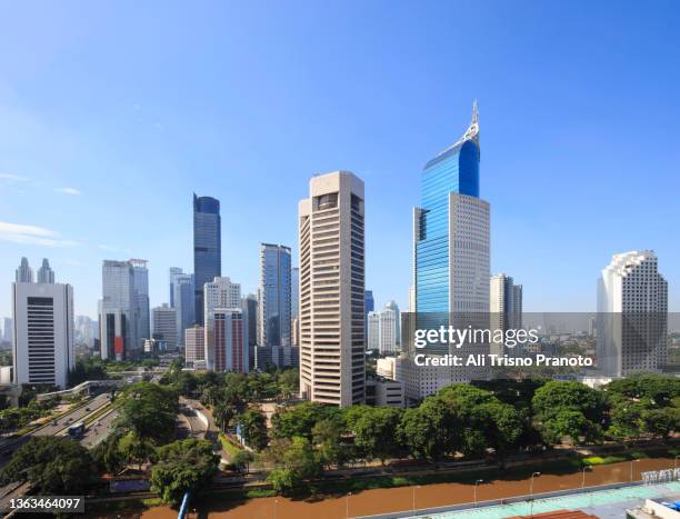 epic blue sky, skyline, jakarta city, indonesia - indonesia cityscape stockfoto's en -beelden