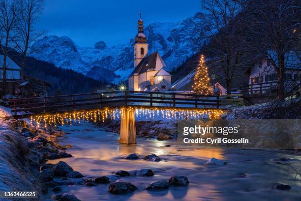 famous st. sebastian church in ramsau with christmas decoration at twilight - alpen bayern fotografías e imágenes de stock
