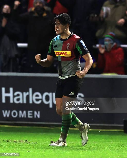 Marcus Smith of Harlequins, who kicked the last minute, match winning conversion of an Andre Esterhuizen try, celebrates victory during the Gallagher...