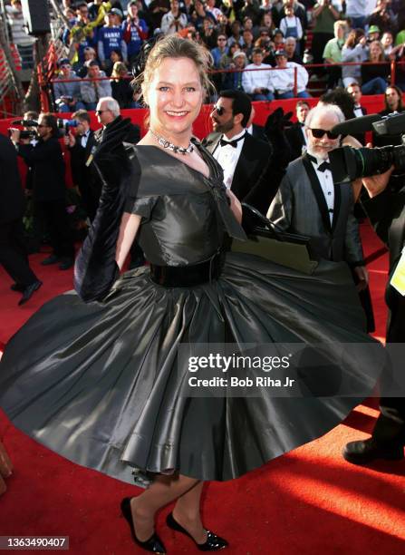 Tracey Ullman arrives at the 71st Annual Academy Awards, March 21,1999 In Los Angeles, California.