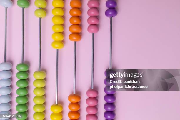 color abacus on table top. - abaco fotografías e imágenes de stock