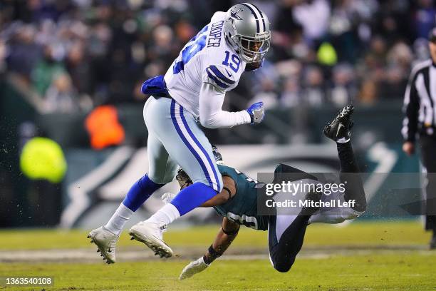 Amari Cooper of the Dallas Cowboys turns with the ball as Josiah Scott of the Philadelphia Eagles in the second quarter of the game at Lincoln...