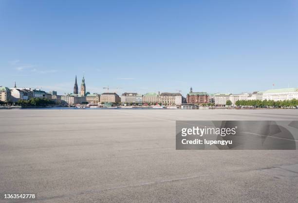 empty parking lot - empty city foto e immagini stock