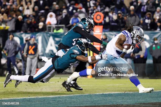 JaQuan Hardy of the Dallas Cowboys runs into the end zone for a touchdown in the fourth quarter of the game against the Philadelphia Eagles at...