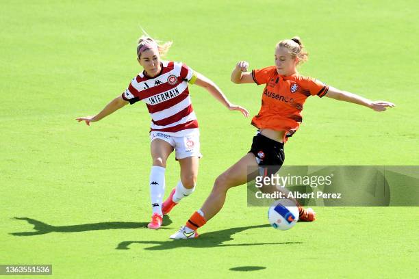 Erica Halloway of the Wanderers passes the ball under pressure from Jamilla Rankin of the Roar during the round six A-League Women's match between...