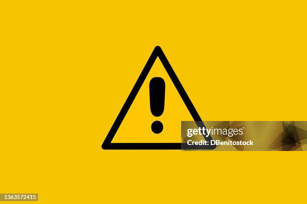 warning sign with yellow and black triangle with exclamation mark, on yellow background. danger, risk, caution, attention, road sign and care concept. - vigilance photos et images de collection