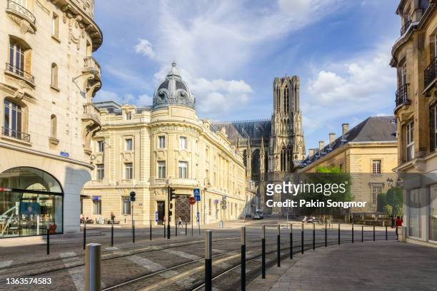 the cathedral of notre dame de reims can be seen in the background of the place royale. - reims cathedral fotografías e imágenes de stock