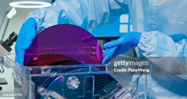 Machine Processing Fast Fast Computer Processing Photos and Premium High Res Pictures - Getty ...