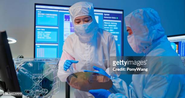 technician with wafer - taiwan business stock pictures, royalty-free photos & images