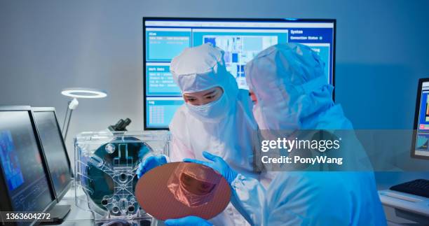technician with wafer - semiconductor bildbanksfoton och bilder