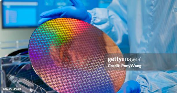 technician with wafer - silicon stock pictures, royalty-free photos & images