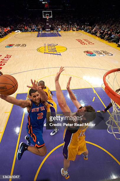 New York Knicks Landry Fields in action, layup vs Los Angeles Lakers Pau Gasol at Staples Center. Los Angeles, CA CREDIT: Peter Read Miller