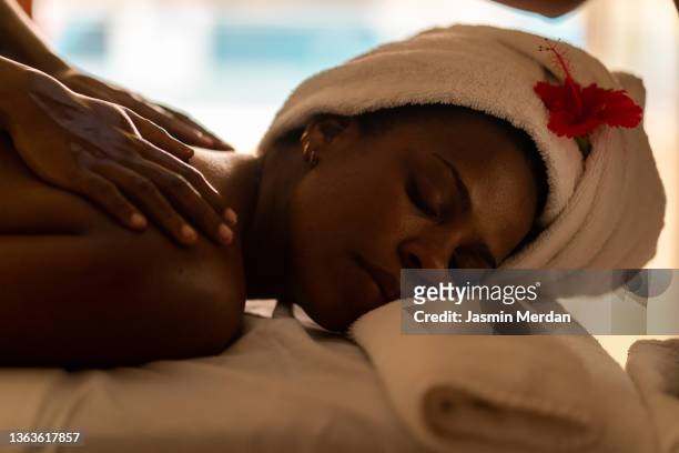 african woman receiving massage in spa - massage black woman stock pictures, royalty-free photos & images