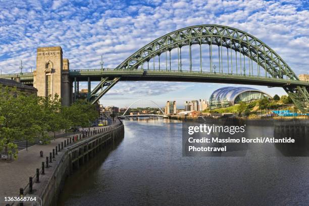 the tyne bridge - タイン川 ストックフォトと画像