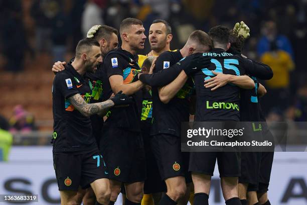 Players of FC Internazionale celebrate after winning during the Serie A match between FC Internazionale and SS Lazio at Stadio Giuseppe Meazza on...