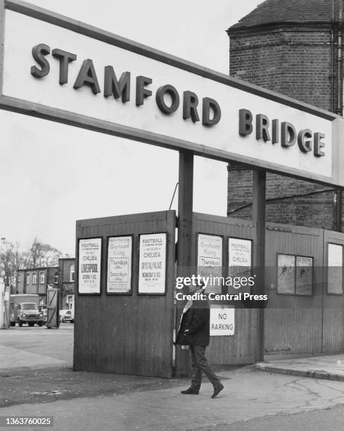 English professional footballer Tommy Robson , Left Wing for Chelsea Football Club walks into the Stamford Bridge ground for the first time after...