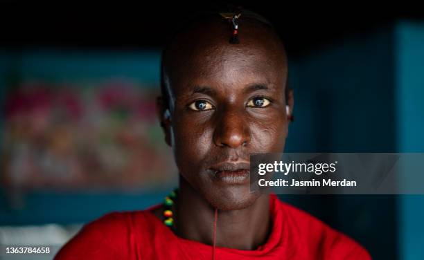 black african tribal man with his perfect hairstyle - african tribal culture stock-fotos und bilder