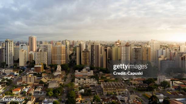 stadtlandschaft von curitiba - curitiba stock-fotos und bilder