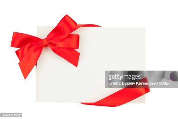 valentines day greeting card with red ribbon - build presents suits photos et images de collection