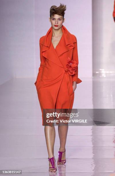 Lindsay Frimodt walks the runway during the Sonia Rykiel Ready to Wear Spring/Summer 2001 fashion show as part of the Paris Fashion Week on October...