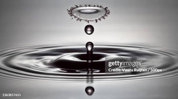 the saint,close-up of drop splashing in water - sine wave fotografías e imágenes de stock