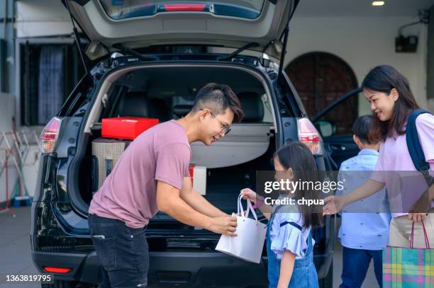 asian family going on chinese new year vacation - chinese car home stockfoto's en -beelden