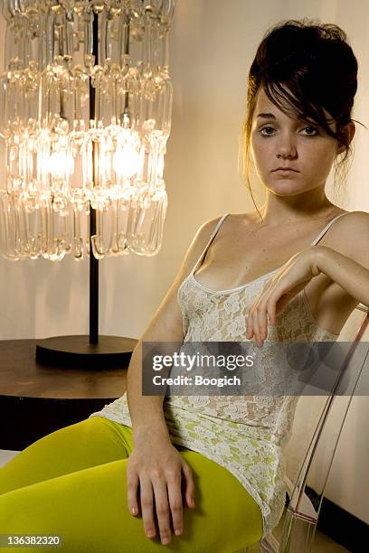 photograph of pretty girl sitting with vintage style looking serious - beehive hair 個照片及圖片檔